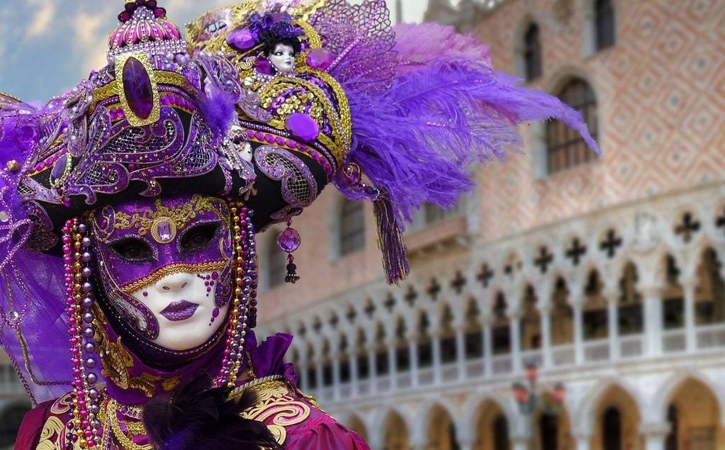 Découvrir l'origine et l'histoire des masques vénitiens